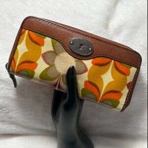 Beautiful Vintage Fossil Zip-Around Wallet